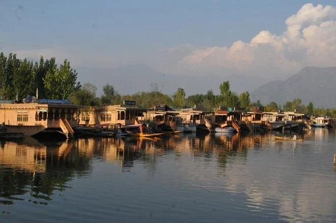 Narrow Escape For 7 Tourists,Two Families As Houseboat Sinks In Dal Lake