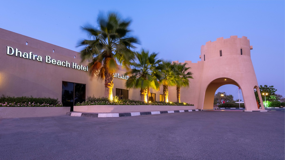 Indulge with the Daily Buffet Dinner and Buy One, Get One ‎ Beverages at Dhafra Beach Hotel