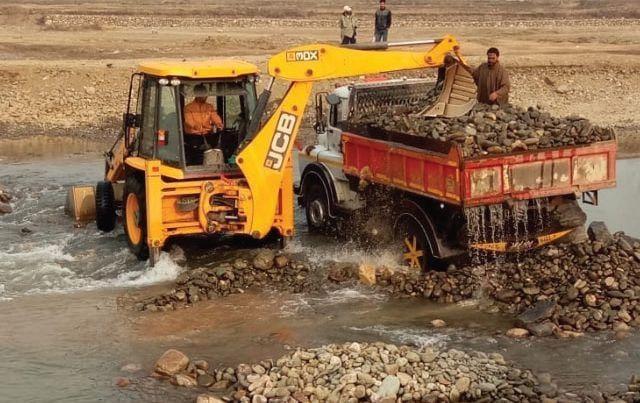 Illegal Mineral Extraction Goes Unabated In Karimabad Pulwama
