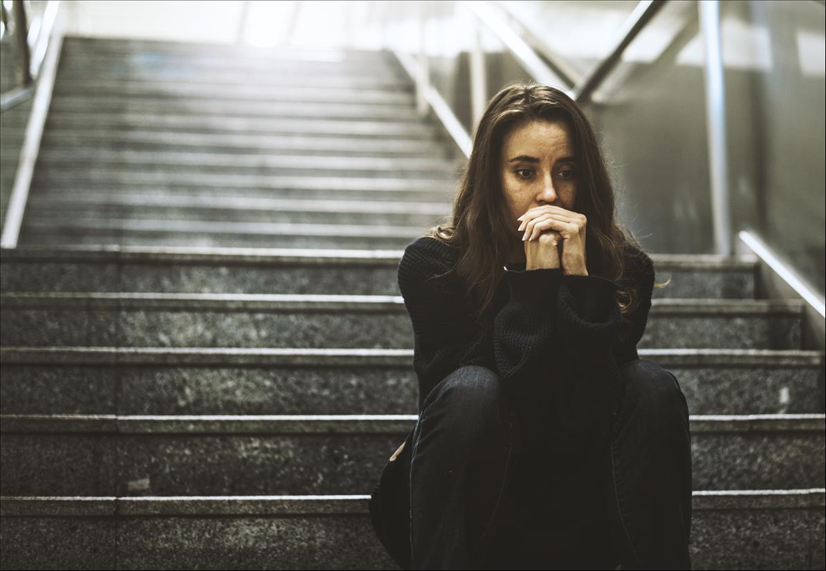 Four Ways To Stop Thinking The Worst Will Happen When You're Stressed