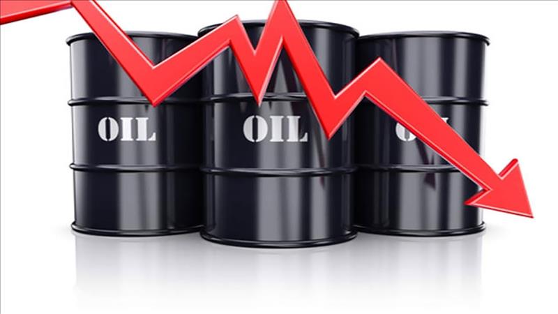 النفط يتراجع 3% جراء عدم اليقين ومخاوف الركود' 