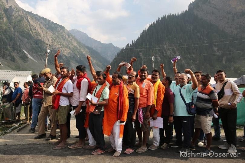 Amarnath Yatra Begins    2,750 Pilgrims Leave For Cave Shrine