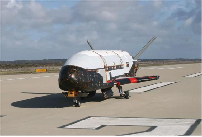 US Military's Mysterious X-37B Space Plane Eyes Orbital Record