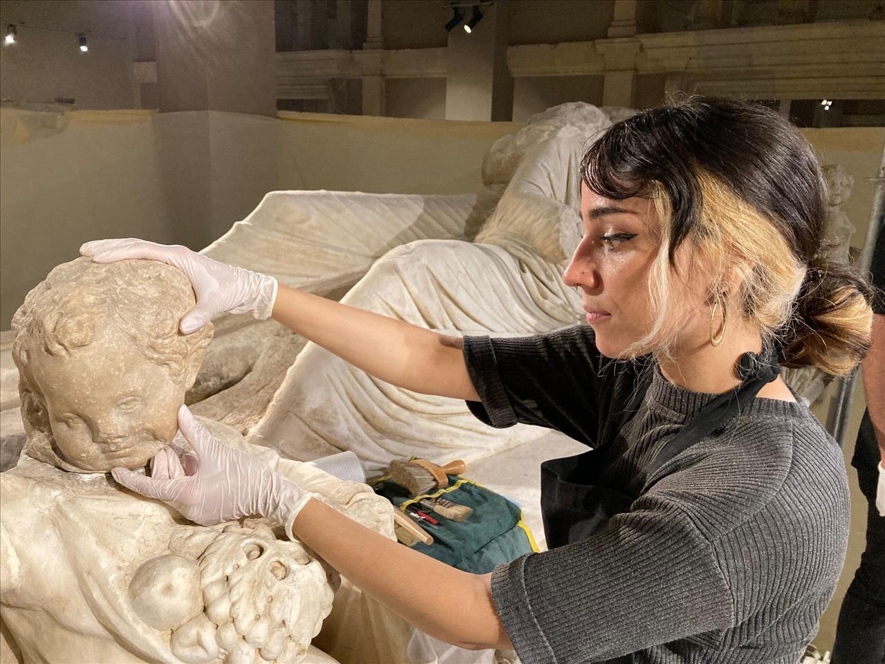Victoria And Albert Museum Returns—And Reattaches—A Third-Century Marble Head Of Greek God Taken From Turkey