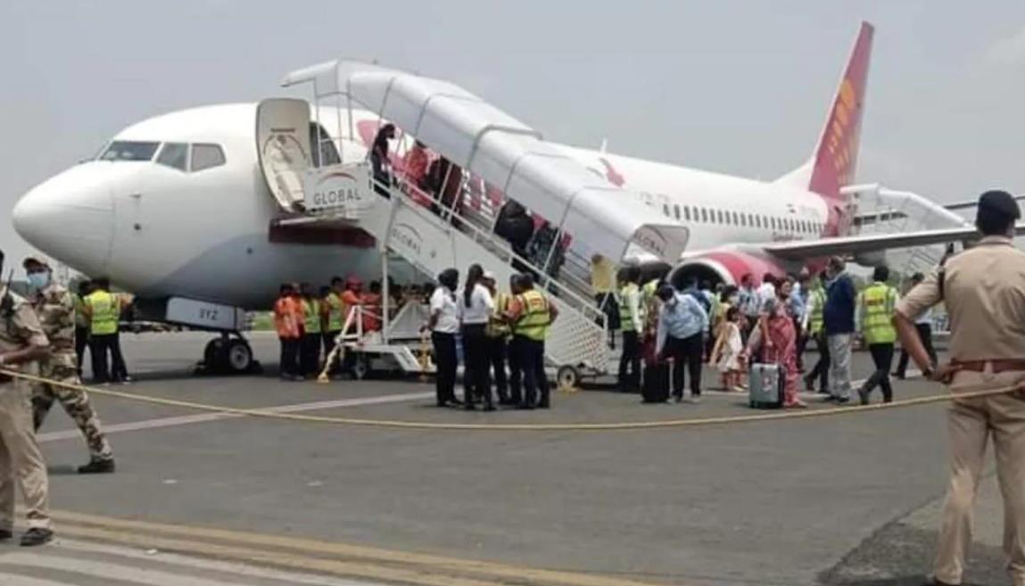 Spicejet Flight Makes Emergency Landing At Delhi Airport