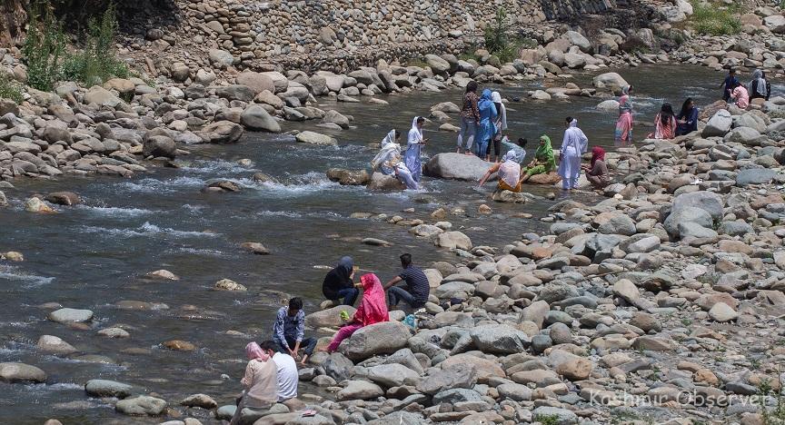 Kashmir Reels Under Heat Wave