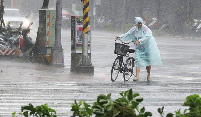 China Raises Emergency Response For Typhoon, Flood