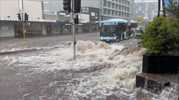 أمطار غزيرة تتسبب بفيضانات خطيرة في سيدني' 
