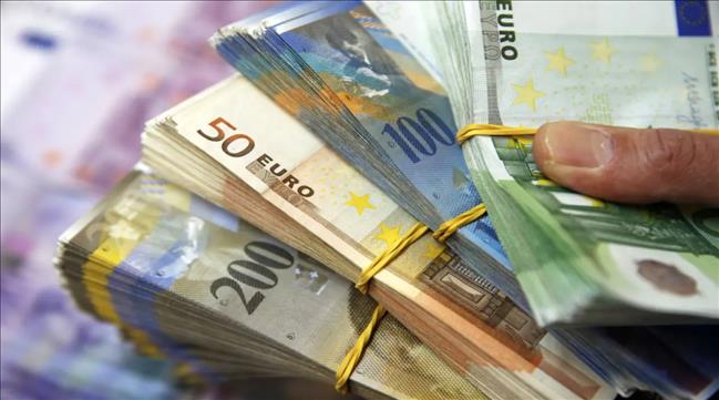 Euro Hits 20-Year Low Against The Dollar After US Hikes Interest Rate - Breezyscroll