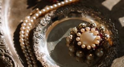  Jewellery Tips For Zoom And Online Meetings 