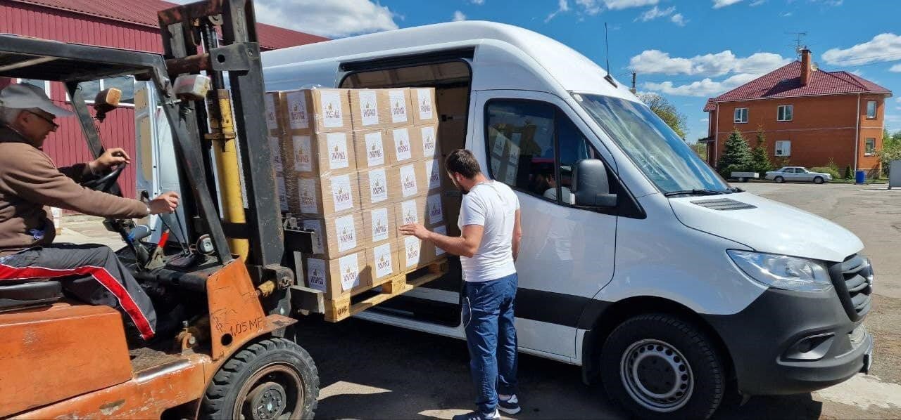 Vadym Novynskyi Delivers 5,000 Food Kits to War Victims