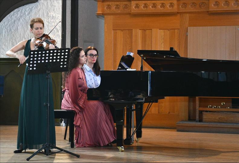Musical Tandem Delights Listeners With Chamber Music
