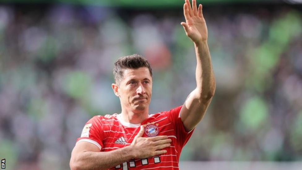 Polski napastnik kończy transfer z Bayernu Monachium do Barcelony…