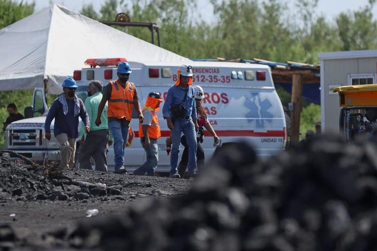 Families of trapped Mexican miners pray for miracle