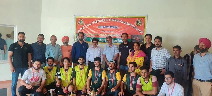 Inter-College TT: Islamia College Lifts Trophy