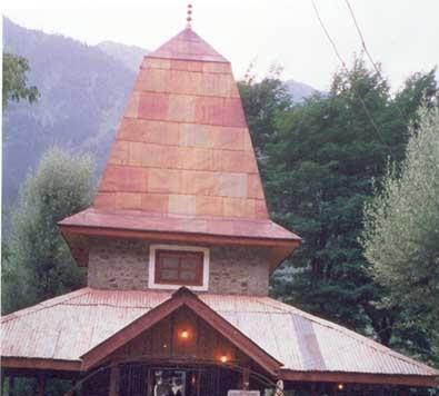 Communal Harmony:Muslims Transport Idols To Hill Top Temple In Bhaderwah