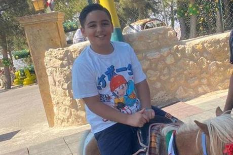 الحزن يخيم على مواقع التواصل بعد وفاة الطفل عصام اثر خطأ طبي في عمان