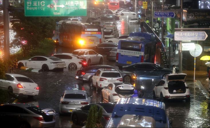 غرق ألفي سيارة خلال يوم واحد من هطول الأمطار بكوريا الجنوبية' 