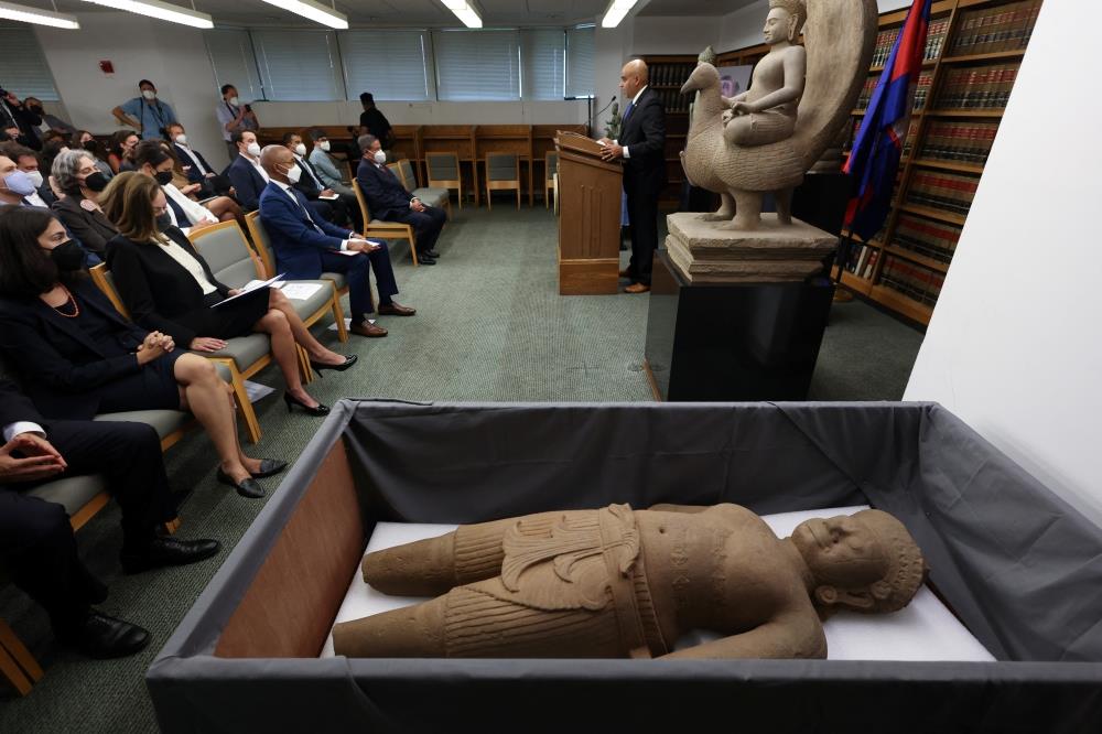 US Returns To Cambodia 30 Antiquities Looted From Historic Sites