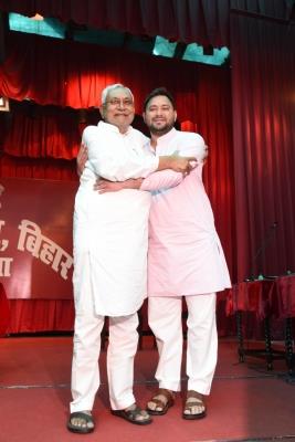  Nitish Takes Oath As Bihar CM For 8Th Time, Tejashwi Again Becomes Dy CM 
