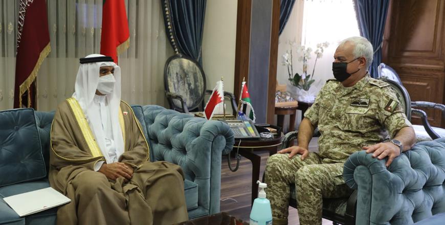 Army Chief, Bahraini Ambassador Discuss Military Cooperation