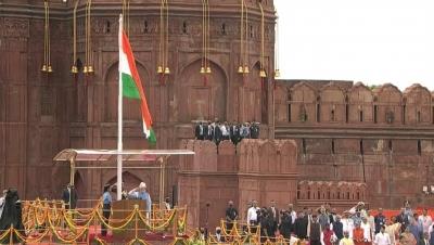  PM Modi Hoists The Tricolour At Red Fort; Remebers Freedom Fighters 