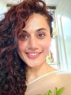  Taapsee Tells What Ashok Chakra's Spokes Stand For 