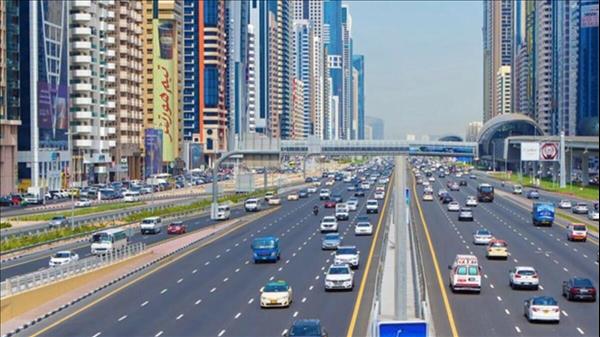 Dubai: Vehicle Catches Fire On Sheikh Zayed Road    Police Issue Advisory