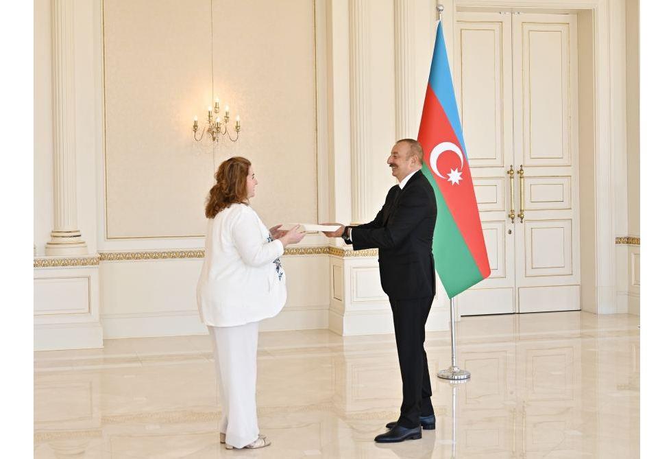 President Ilham Aliyev Receives Credentials Of Incoming Argentina's Ambassador (PHOTO)