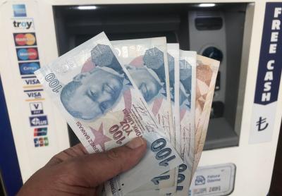  Turkish Lira Tumbles As Central Bank Cuts Key Interest Rate 