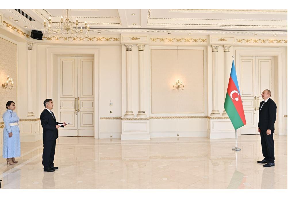 President Ilham Aliyev Receives Credentials Of Incoming Ambassador Of Mongolia (PHOTO)