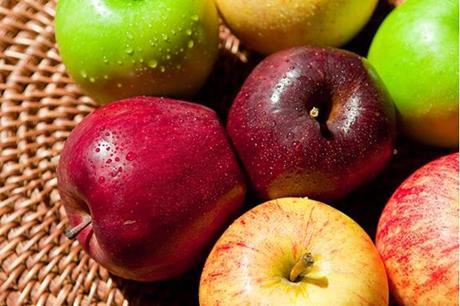 ماذا يحدث لجسمك إذا تناولت التفاح كل يوم؟