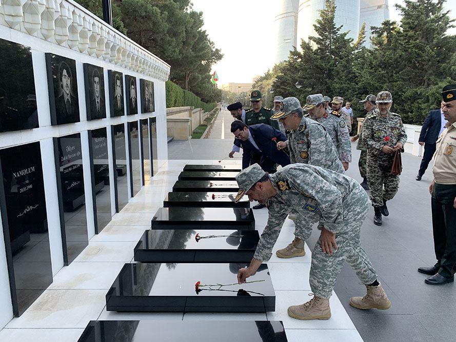 Iranian Military Delegation Visits Alley Of Martyrs In Baku ...