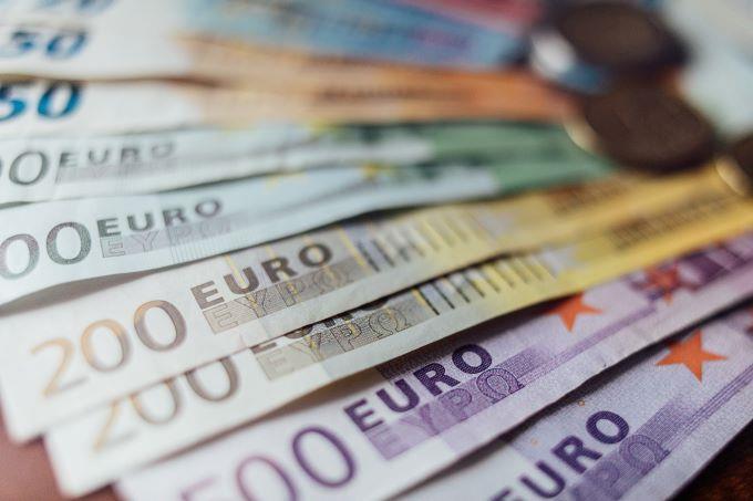 EUR/USD Forex Signal: More Downside Amid Signs