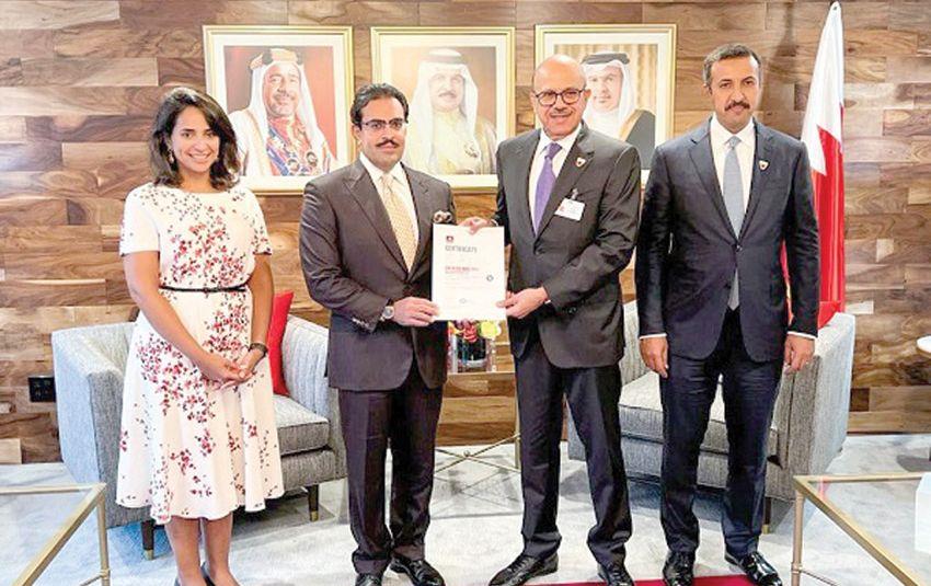وزير الخارجية يستقبل سفير البحرين في واشنطن ويتسلم شهادة الأيزو التي حصلت عليها السفارة في الإجراءات القنصلية
