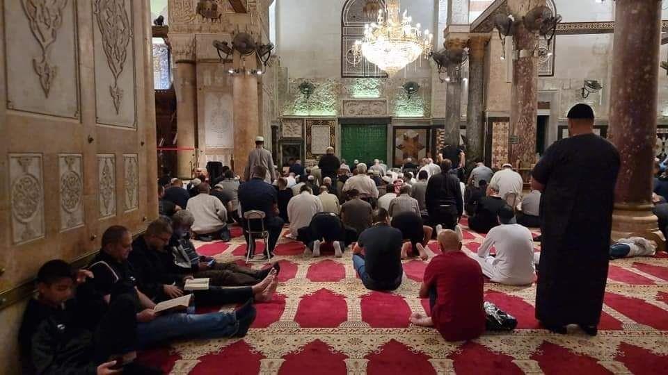 بالصور: الآلاف يلبّون نداء“الفجر العظيم” في المسجدين الأقصى والإبراهيمي