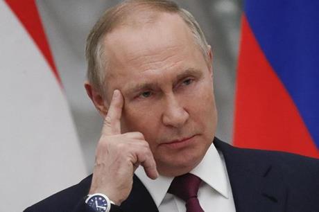 بوتين يوقع قانونا يشدد العقوبات على من يفرون أو يرفضون القتال