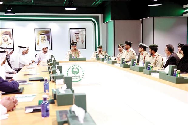 شرطة دبي تناقش تقرير أداء المشاركين في برنامج «تشارك»' 
