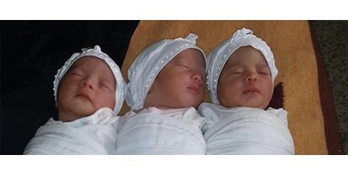 ولادة نادرة لثلاثة توائم غير متشابهين بالإمارات