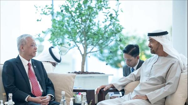 Sheikh Mohamed Discusses Cooperation With Malaysian PM
