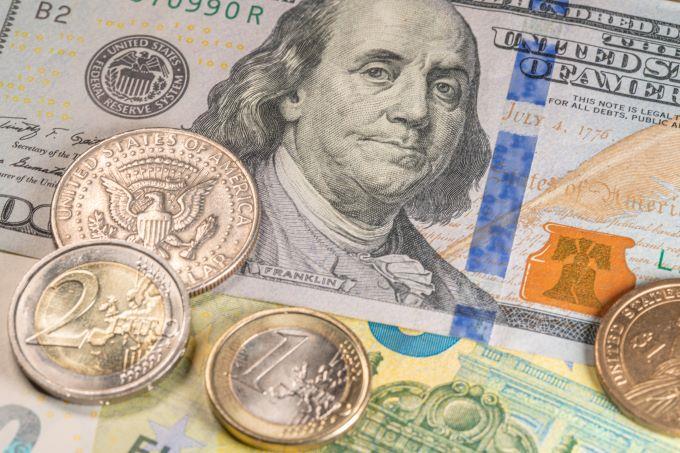 EUR/USD Forex Signal: Euro Is Still Extremely Vulnerable