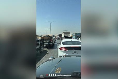 انقلاب شاحنة عصير على طريق عمان - البحر الميت - فيديو وصور