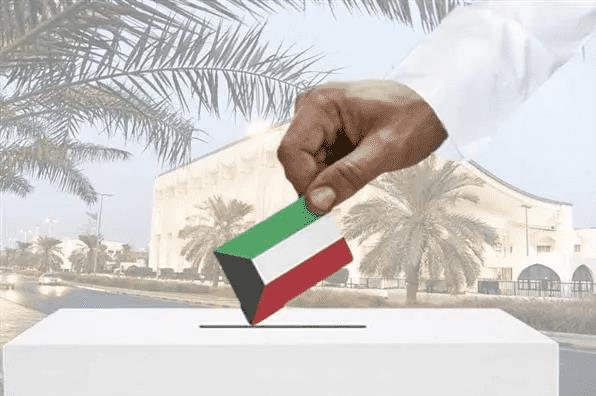 الكويتيون يدلون بأصواتهم اليوم