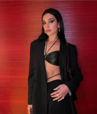  Dua Lipa Steps Out For Dinner With Trevor Noah, Sparks Dating Rumours 