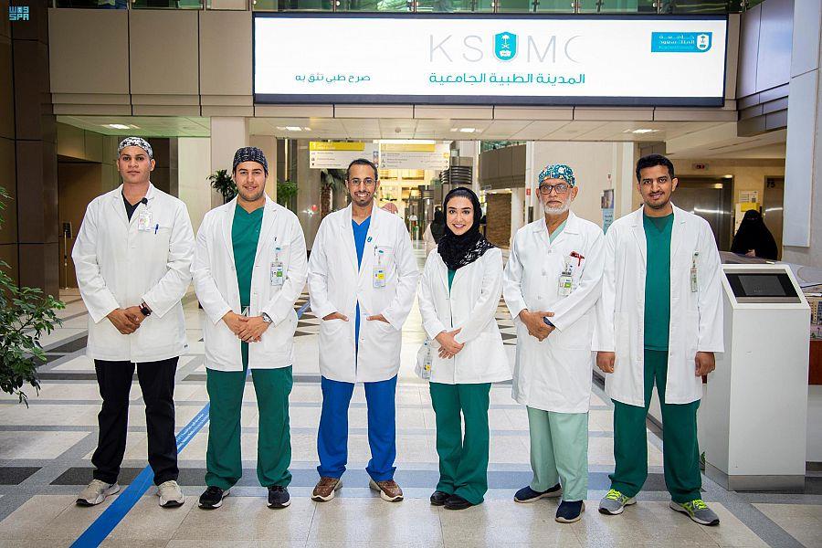 عام / 'طبية' جامعة الملك سعود تنجح في استئصال ورم ضخم نادر من صدر مريض