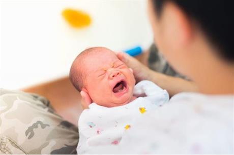 خبراء يكشفون أفضل طريقة لايقاف الرضيع عن البكاء