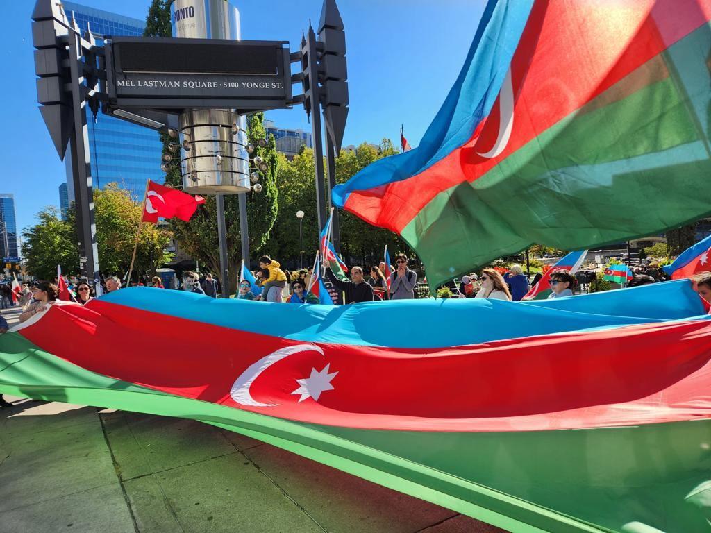 Azerbaijani Community Holds Picket In Toronto (PHOTO)