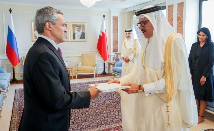 وزير الخارجية يتسلم نسخة من أوراق اعتماد سفير روسيا الاتحادية المعين لدى مملكة البحرين