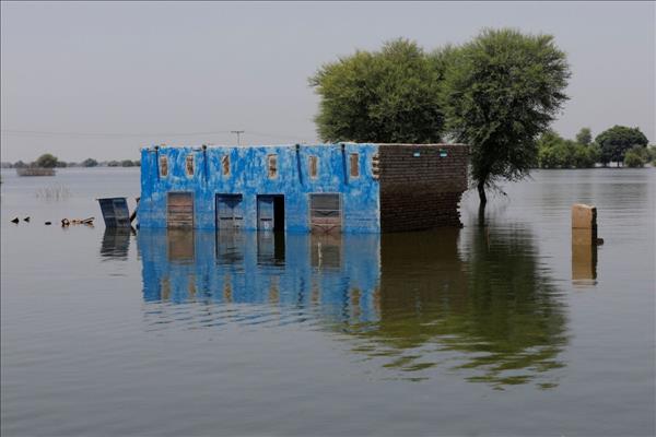 Bank To Provide $2.5 Billion To Flood-Ravaged Pakistan