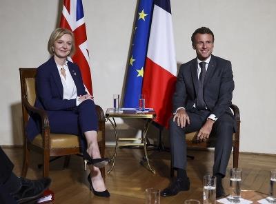 UK PM Declares Macron 'A Friend' After Summit